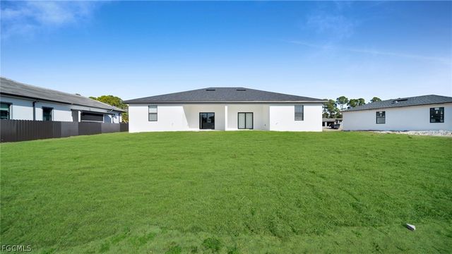 4991 Fairway CT, Lehigh Acres, FL 33973