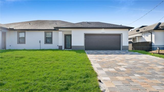 4991 Fairway CT, Lehigh Acres, FL 33973