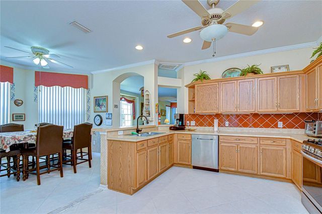 6073 SANDHILL RIDGE DRIVE, Lithia, FL 33547