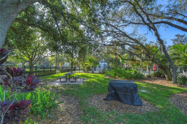 6073 SANDHILL RIDGE DRIVE, Lithia, FL 33547
