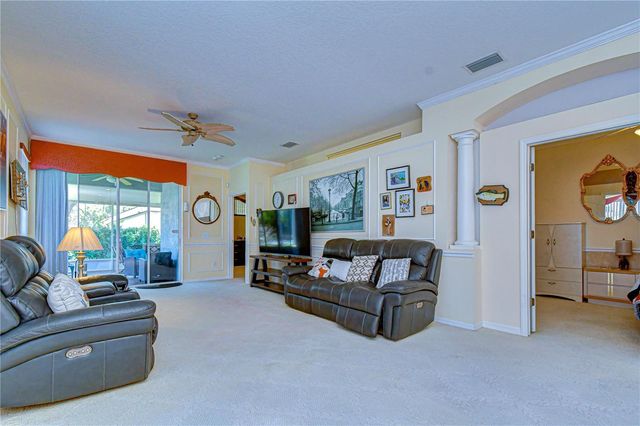 6073 SANDHILL RIDGE DRIVE, Lithia, FL 33547