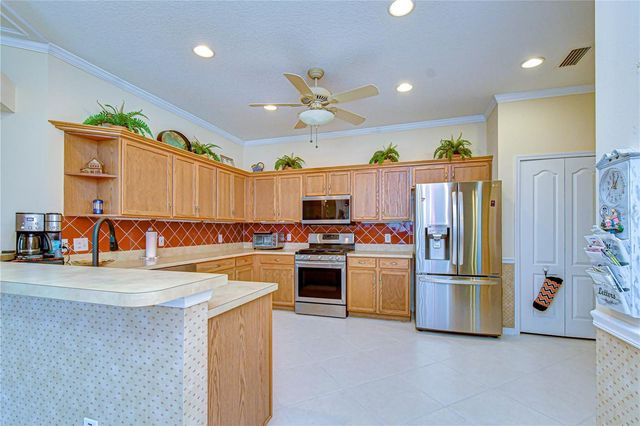 6073 SANDHILL RIDGE DRIVE, Lithia, FL 33547