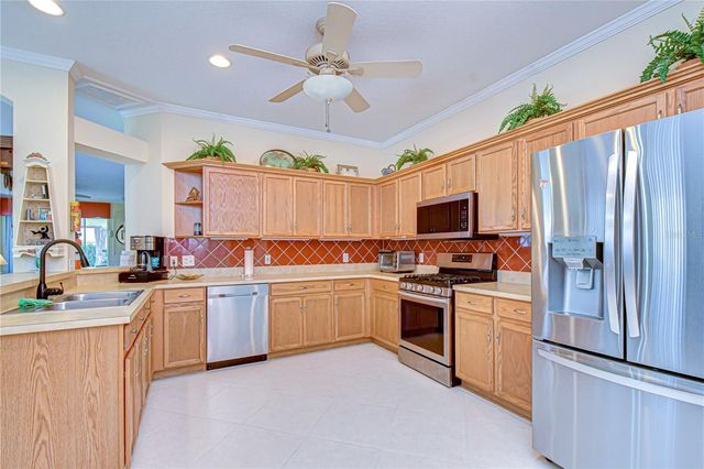 6073 SANDHILL RIDGE DRIVE, Lithia, FL 33547