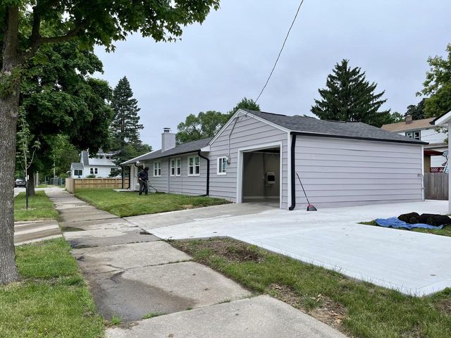 3730 W Kaul AVENUE, Milwaukee, WI 53209