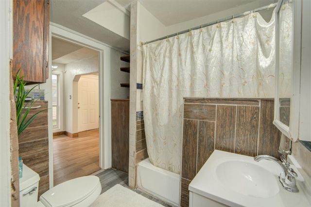 911 Wooding Street, Houston, TX 77011