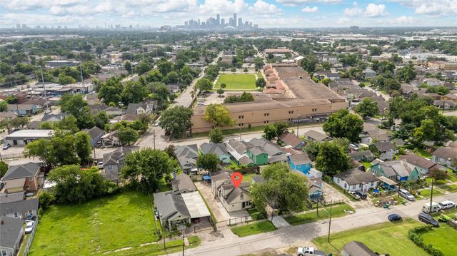 911 Wooding Street, Houston, TX 77011