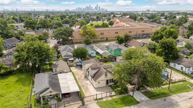 911 Wooding Street, Houston, TX 77011