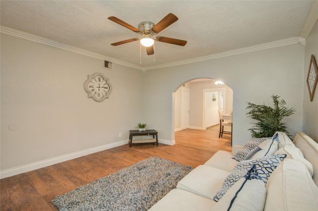 911 Wooding Street, Houston, TX 77011