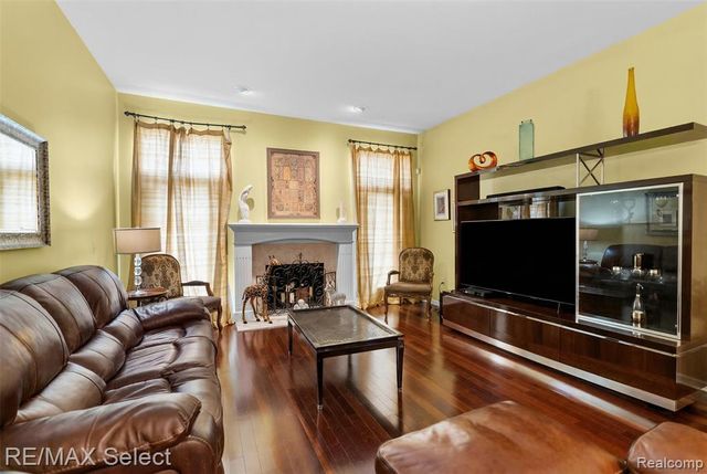 5664 Murphy Court, Warren, MI 48092