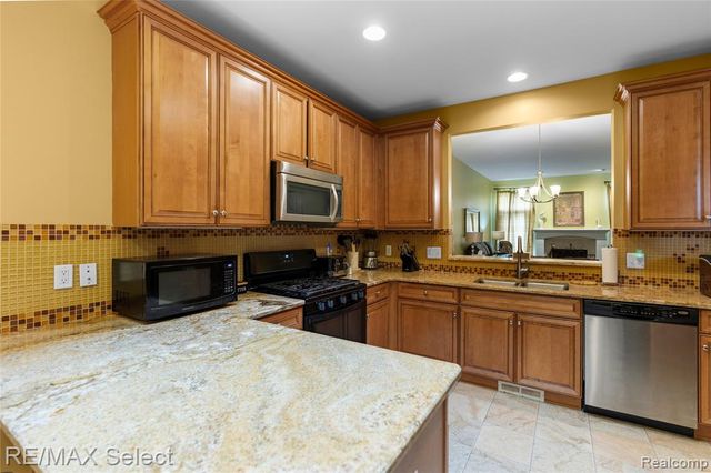 5664 Murphy Court, Warren, MI 48092