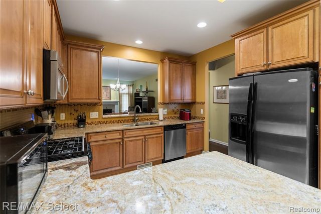 5664 Murphy Court, Warren, MI 48092