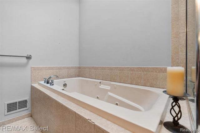 5664 Murphy Court, Warren, MI 48092