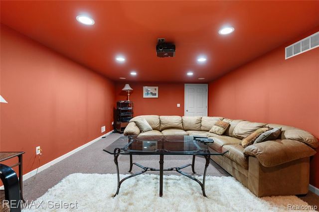 5664 Murphy Court, Warren, MI 48092