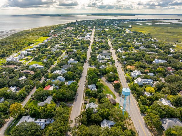 2424 Middle Street, Sullivans Island, SC 29482