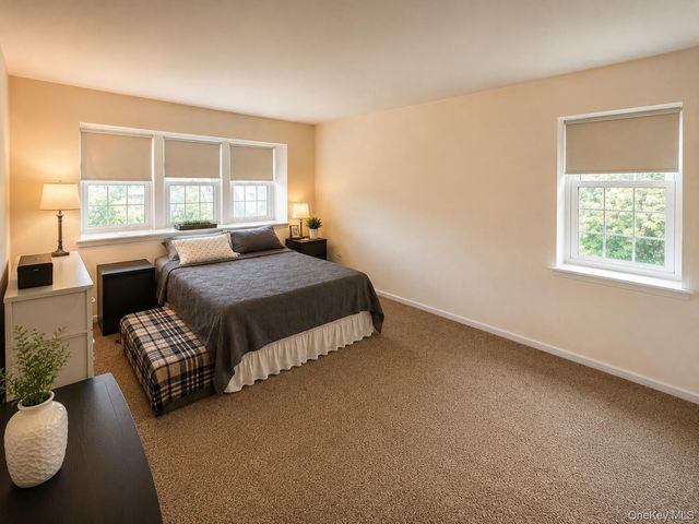 6 Whalers Cove, Babylon, NY 11702