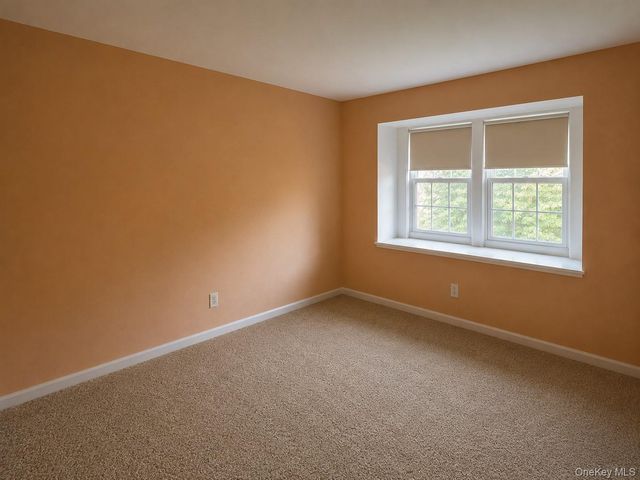 6 Whalers Cove, Babylon, NY 11702