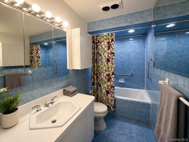 6 Whalers Cove, Babylon, NY 11702