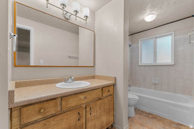 2333 E CLIFF SWALLOW DR, Sandy, UT 84093