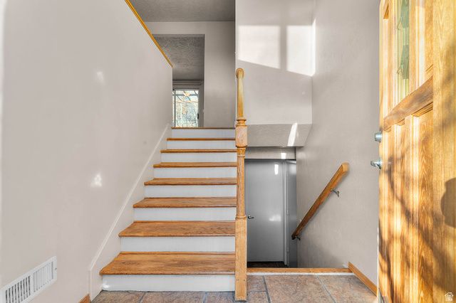 2333 E CLIFF SWALLOW DR, Sandy, UT 84093