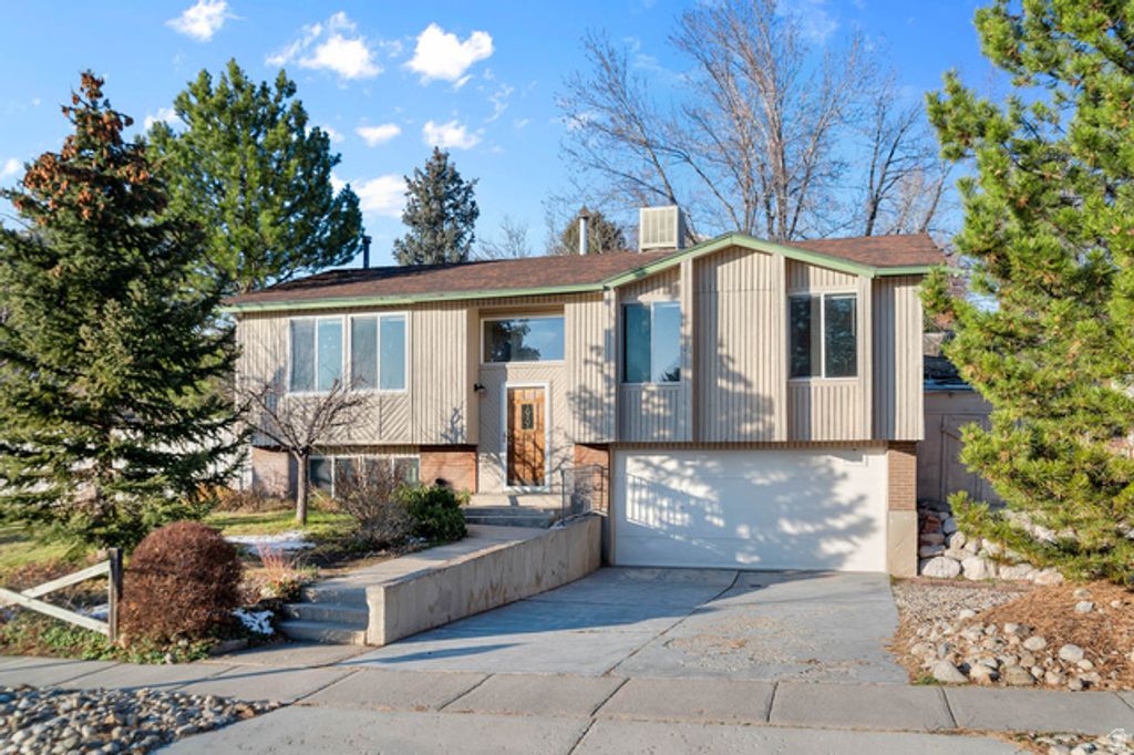 2333 E CLIFF SWALLOW DR, Sandy, UT 84093