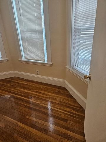 32 Valley 1, Everett, MA 02149