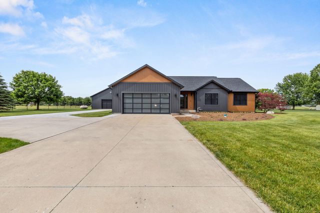 20872 State Line Road, Edwardsburg, MI 49112