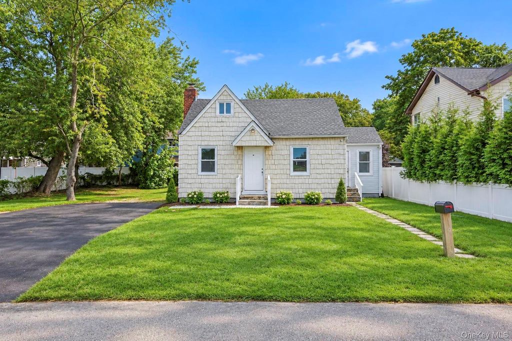 55 S 32nd Street, Wyandanch, NY 11798 — exterior