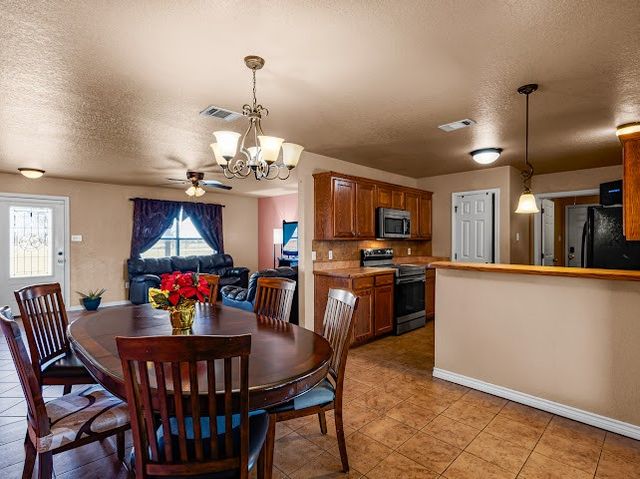 792 County Road 4213, Decatur, TX 76234