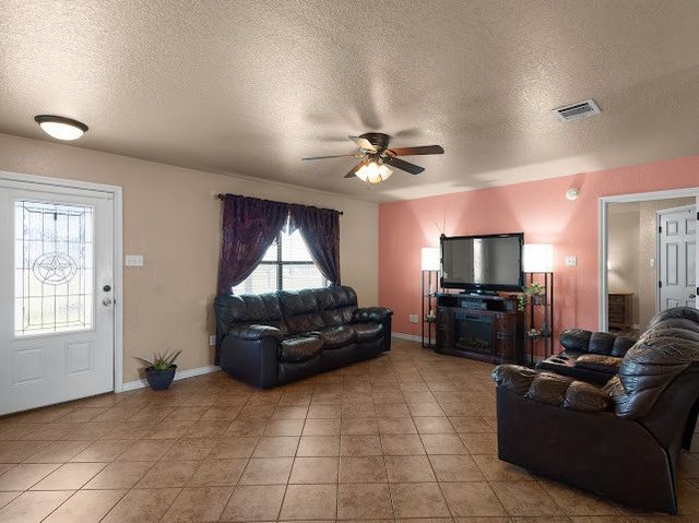 792 County Road 4213, Decatur, TX 76234