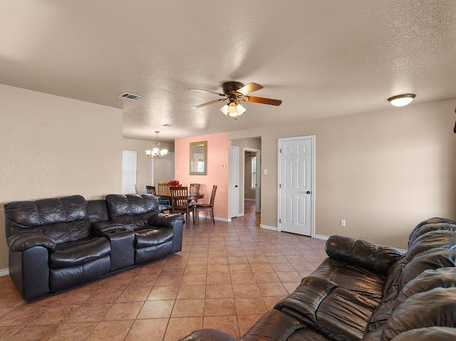 792 County Road 4213, Decatur, TX 76234