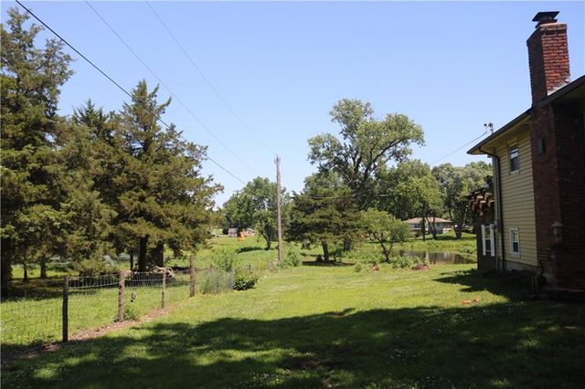 19350 Foster Street, Stilwell, KS 66085
