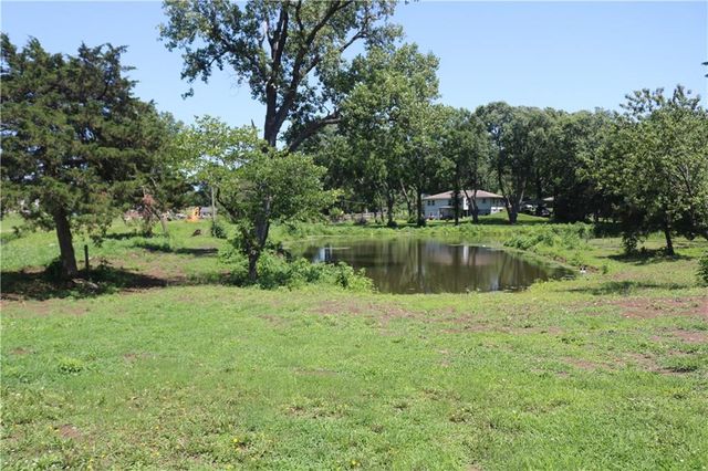 19350 Foster Street, Stilwell, KS 66085