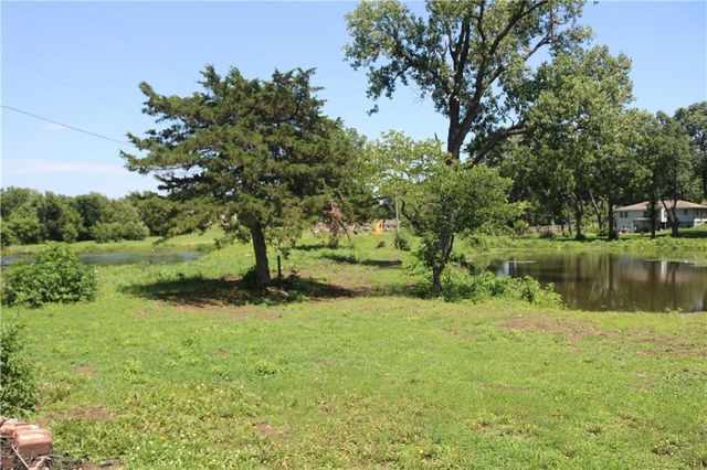 19350 Foster Street, Stilwell, KS 66085