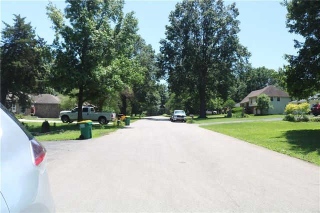 19350 Foster Street, Stilwell, KS 66085