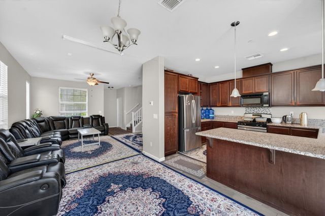 1211 Golden Angel Way, Sacramento, CA 95838