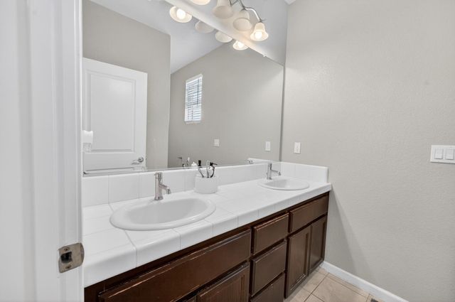 1211 Golden Angel Way, Sacramento, CA 95838