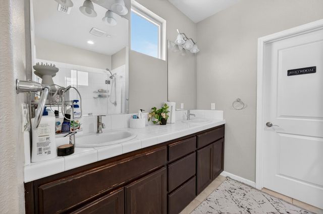 1211 Golden Angel Way, Sacramento, CA 95838