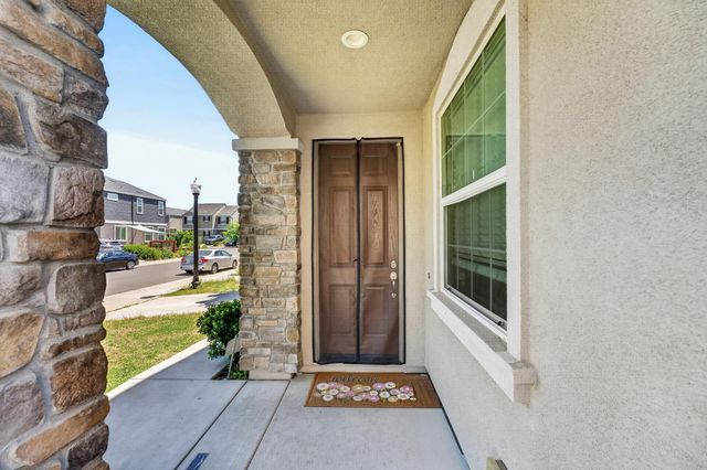 1211 Golden Angel Way, Sacramento, CA 95838