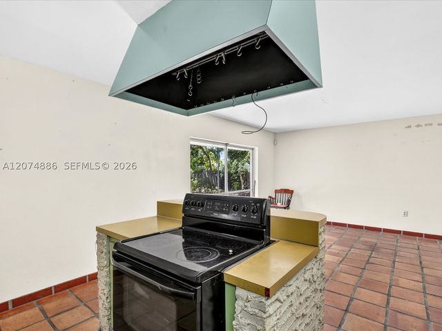 5710 SW 89th Ave, Miami, FL 33173