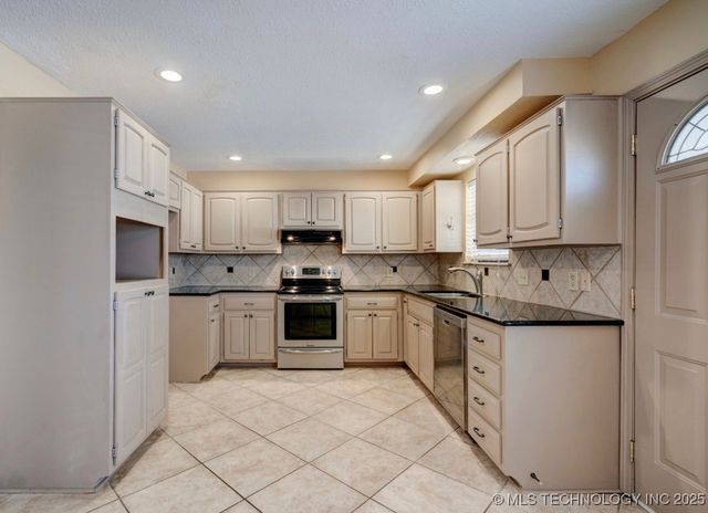 2420 S Elder Avenue, Broken Arrow, OK 74012