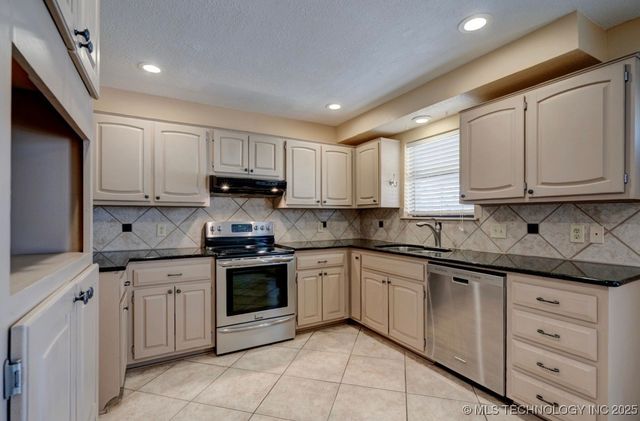 2420 S Elder Avenue, Broken Arrow, OK 74012