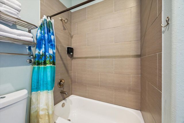 11216 Reagor Way, Galveston, TX 77554