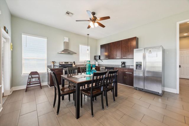 11216 Reagor Way, Galveston, TX 77554