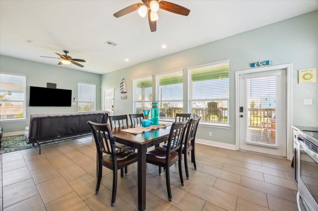 11216 Reagor Way, Galveston, TX 77554