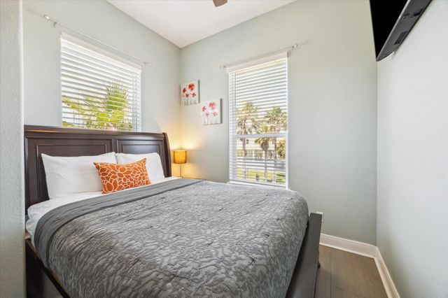 11216 Reagor Way, Galveston, TX 77554