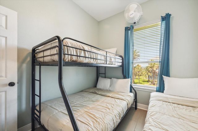 11216 Reagor Way, Galveston, TX 77554