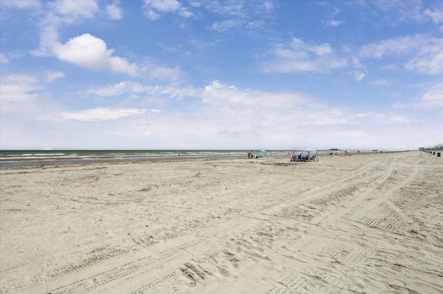 11216 Reagor Way, Galveston, TX 77554