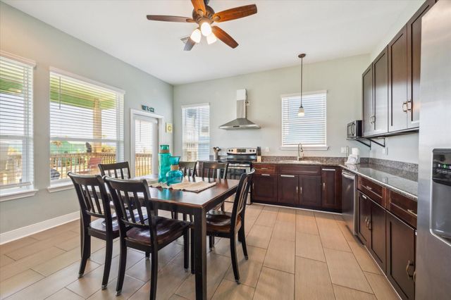 11216 Reagor Way, Galveston, TX 77554