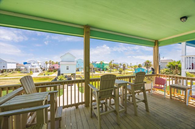 11216 Reagor Way, Galveston, TX 77554