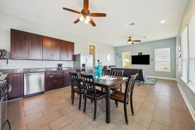 11216 Reagor Way, Galveston, TX 77554